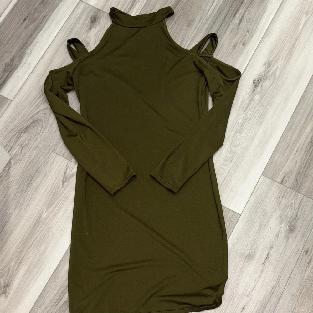 194. Women’s Elegant Olive Long Sleeve Cold Shoulder Dress Size Large - Picture 2 of 3